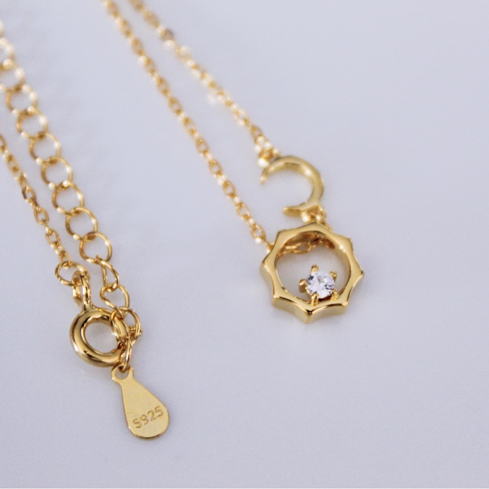 Zianna The Moon necklace
